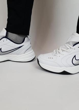 Мужские кроссовки белые с серым nike air monarch. спортивные кроссовки для бега белые найк аир монарх5 фото