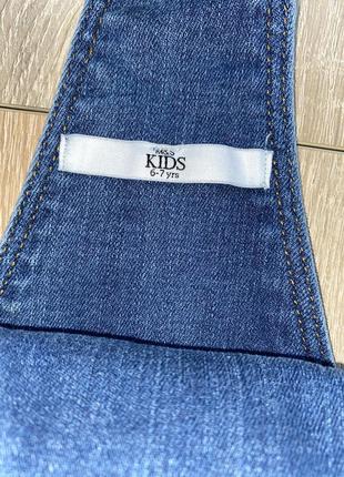 Класнючий джинсовий комбінезон на 6-7 років marks & spencer3 фото