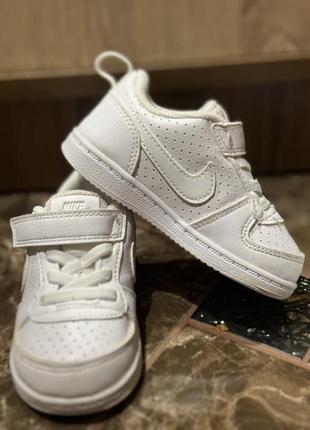 Белые кроссовки nike1 фото