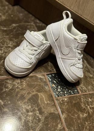 Белые кроссовки nike2 фото