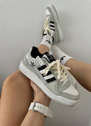 Кросівки adidas forum
« smoke grey »