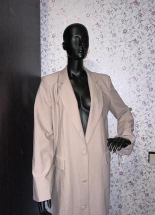 Трендовый удлиненный пиджак базового цвета с завязками на руках4 фото