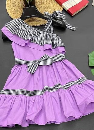 Яскрава сукня на дівчинку