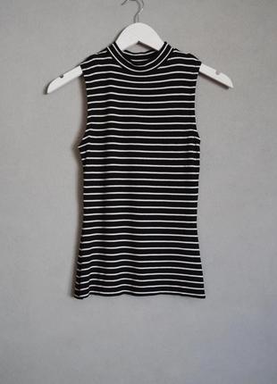 Чорно-білий смугастий топ з високим горлом chicoree