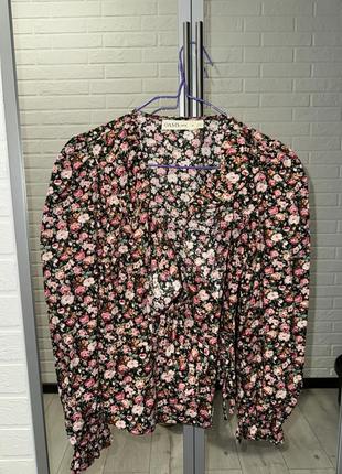 Красива блуза в квітковий принт2 фото