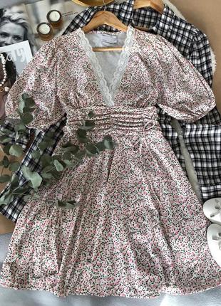 Красива ніжна сукня в квітковий принт з мереживом2 фото