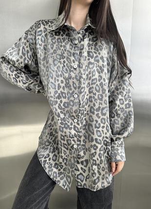 Принтована сорочка оверсайз штапель шовк з принтом лео, леопардова сорочка на весну, анімалістична рубашка жіноча4 фото