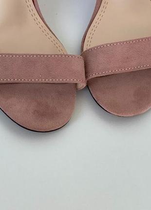 Женские босоножки на каблуке цвета пудра3 фото