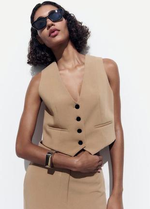 Приталений бежевий жилет zara new