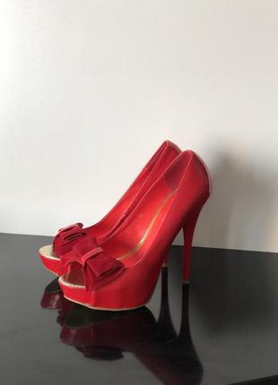 Червоні лакові туфлі/туфли красние zara/massimo dutti/