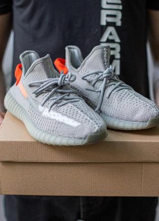 Чоловічі кросівки adidas yeezy boost 350 v2 tail light