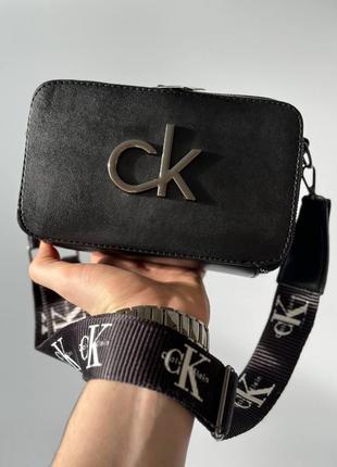 Крос-боді в стилі calvin klein snapshot total black1 фото