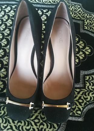 Классические женские туфли с квадратным носком