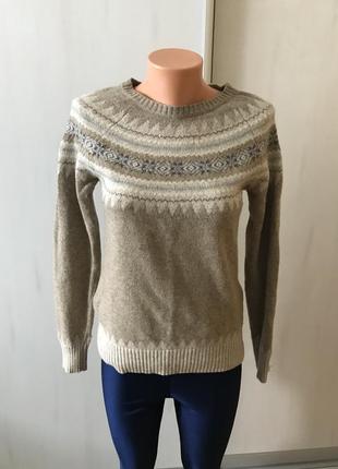 Шерстяной свитер