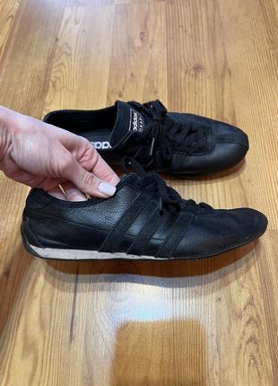 Кроссовки черные кожаные adidas