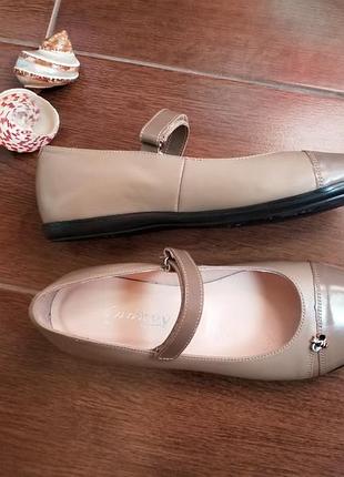 Кожаные туфли, балетки.кожа. школьная форма. каприз. р.36.