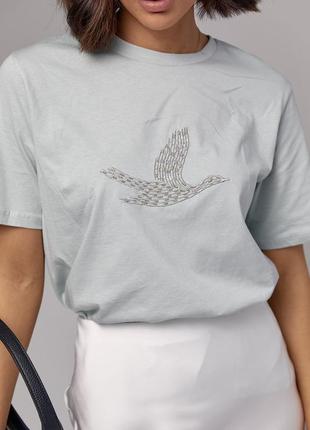 Жіноча футболка з птахом із бісеру6 фото