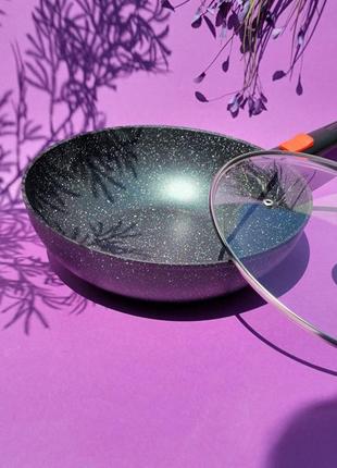 Сковорода wok с мраморным антипригарным покрытием 2.4л 28см edenberg eb-14112 сковорода вок со съемной ручкой7 фото