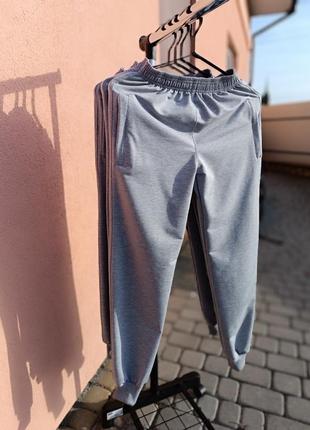 Сірі спортивні штани з манжетами1 фото