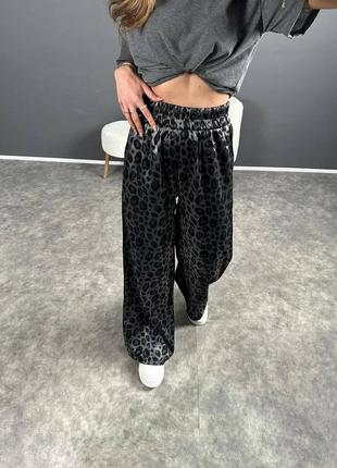 Трендові жіночі широкі штани в леопардовой принт7 фото