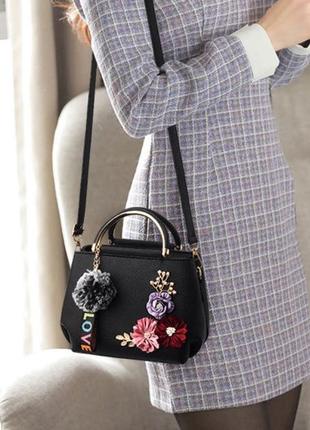 Оригинальная женская мини сумочка клатч с цветочками и меховым брелком. маленькая сумка с цветами8 фото