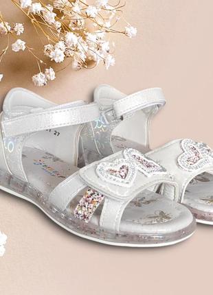 Белые, серебро босоножки сандалии для девочки блестящие перламутр с закрытой пяткой6 фото