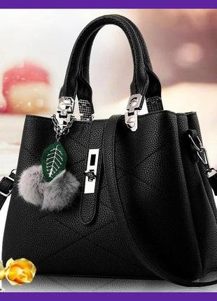 Женская сумка с меховым брелком шариком, небольшая сумочка на плечо для девушек с брелочком1 фото