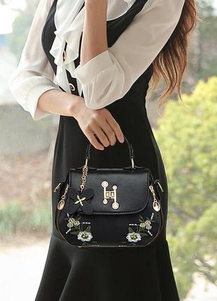 Жіноча міні сумочка з вишивкою, маленька сумка з квіточками2 фото