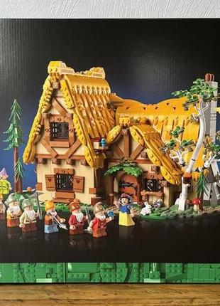 Конструктор lego 43242 disney будиночок білосніжки й сімох гномів snow white and the seven dwarfs' cottage