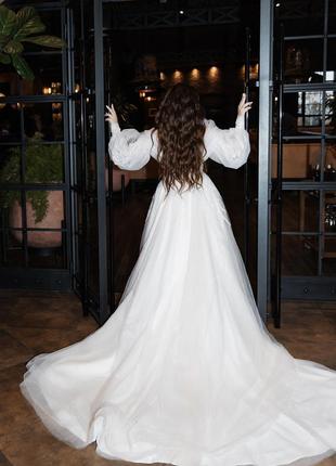 Весільна сукня бохо зі шлейфом айворі з пишними рукавами4 фото