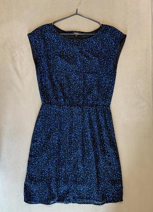 Шифоновое платье ostin чёрное с синим орнаментом2 фото