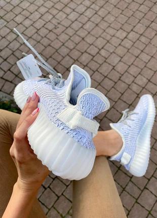 Женские кроссовкиadidas  yeezy boost 350 v2 white full reflective4 фото