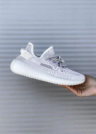 Женские кроссовки 
adidas yeezy boost 350