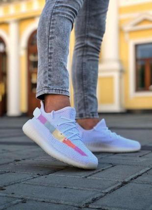 Жіночі кросівки 
adidas boost 350