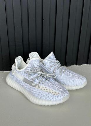 Женские кроссовки 
adidas yeezy boost 350