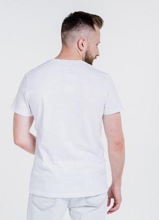 Мужская футболка с декоративными косыми швами2 фото