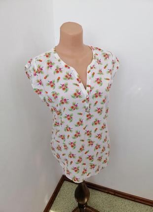 Блуза с ананасами и тропическими цветами