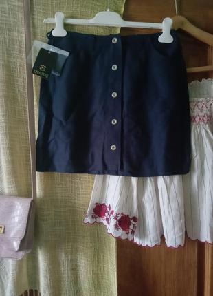 Штапельно-льняная юбка-трапеция на пуговицах тёмно-синяя3 фото