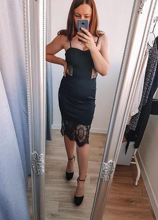 Очень красивое платье с вставками из кружева