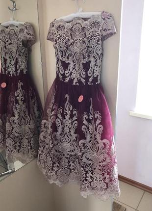 Кружевное платье с объемной юбкой5 фото