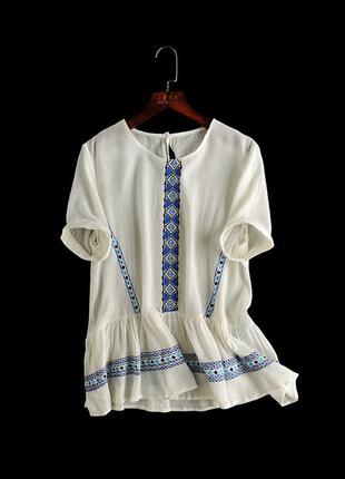 Модная блузка с вышивкой на лето