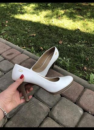 Туфли белые 38