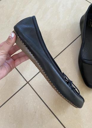 Шкіряні туфлі мокасини clarks