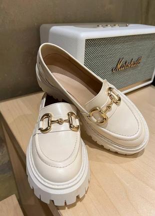 Лофери жіночі бежеві