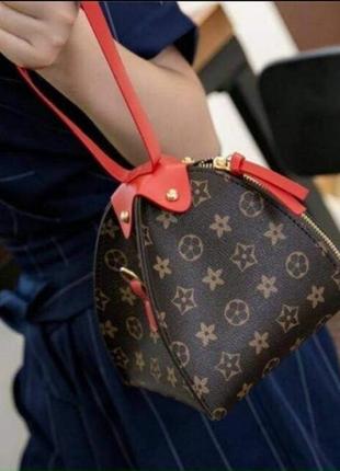 Маленькая сумочка в стиле louis vuitton