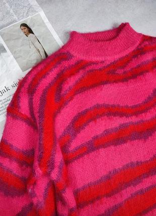 Жіночий рожевий яскравий светр в смужку принт зебра4 фото