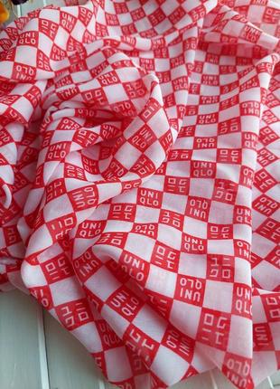 Платок шарф красный белый с логотипом uniqlo в клетку7 фото