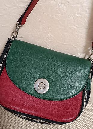 Клатч маленька сумка на плече caprisa
не ідеальна візуально зовні застібка