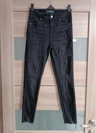 Стильні джинси з невеликими потертостями3 фото
