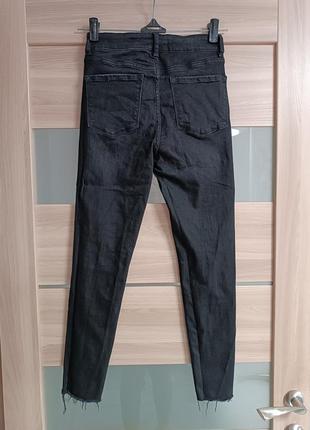 Стильні джинси з невеликими потертостями4 фото